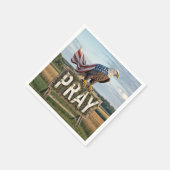 Kale adelaar neergestreken op het gebed teken servet (Hoek)