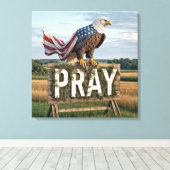 Kale Adelaar neergestreken op rustiek bidbord Canvas Afdruk (Insitu (Houten vloer))