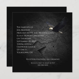 Kale adelaar op zwarte rots kaart