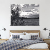 Kale Boom Onder Bewolkte Hemel Canvas Afdruk (Insitu (Slaapkamer))