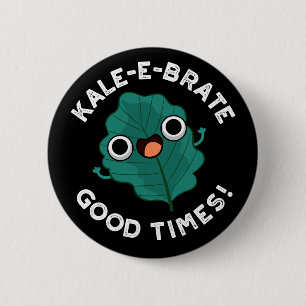 Kale-e-brate Good Times Funny Veggie Pun Dark BG Ronde Button 5,7 Cm