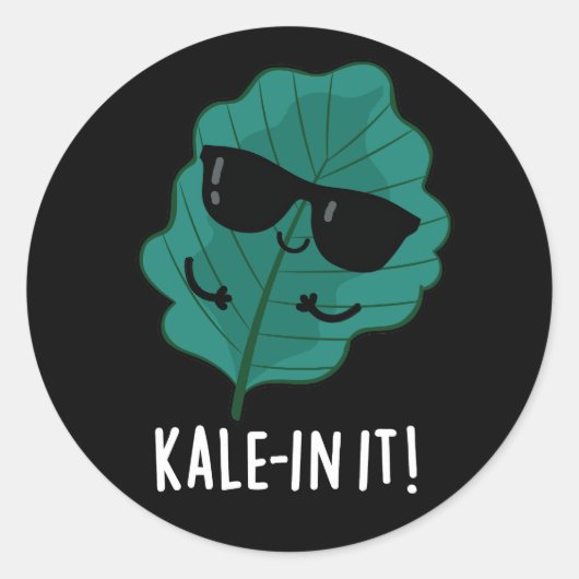 Kale-in-it Funny Veggie Kale Pun Dark BG Ronde Sticker (Voorkant)
