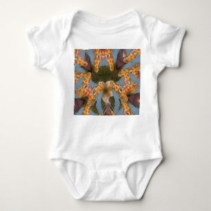 Kaleidoscope Giraffe Mandala: Abstracte Safari kun Romper