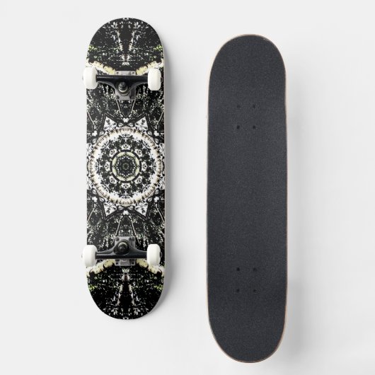 Kaleidoscope Gothic Skateboard (Voorkant)