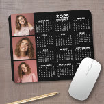 Kalender 2024 met 3 Fotocollage - zwart Muismat<br><div class="desc">Een 3 fotocollage met een kalender van 2024. Een leuk item voor het nieuwe jaar. Voeg 3 vierkante foto's toe aan dit ontwerp.</div>