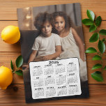 Kalender 2025 met foto - Basic Zwart Wit Theedoek<br><div class="desc">Een zeer nuttig item voor de keuken. Een kalender voor 2025 met een plaats voor een familiefoto bovenaan. Dit shows een volledig jaar uitzicht van alle data.</div>