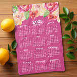 Kalender Geschilderde Waterverf Bloemen heet roze Theedoek<br><div class="desc">Hot Pink - New Year - New You - Een vrouwelijk en grillig,  waterverf kunstwerk met een kalender. Dit vrouwelijke ontwerp met natuurlijke bloemenopstelling en een volledige jaarkalender met een positieve start van het beste jaar ooit.</div>