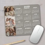 Kalender met 3 Fotocollage - taupe Muismat<br><div class="desc">Een 3 foto collage met een kalender. Een leuk item voor het nieuwe jaar. Voeg 3 vierkante foto's toe aan dit ontwerp.</div>