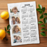 Kalender met 4 Fotocollage Theedoek<br><div class="desc">Een 4 foto collage met een 2025 kalender. Een leuk item voor het nieuwe jaar. Voeg 4 vierkante foto's toe aan dit ontwerp. Met een beetje werk kunt u de achtergrondkleur en de kalenderkleur wijzigen wanneer u op de optie Aanpassen klikt en verschillende kleuren kiest.</div>