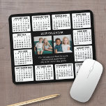 Kalender met Foto in het Centrum Muismat<br><div class="desc">Een 2 fotocollage met een kalender van 2024 en ruimte om een paar regels tekst toe te voegen. Een leuk item voor het nieuwe jaar om te gebruiken in de kantoor of thuis. Voeg 2 vierkante foto's toe aan dit ontwerp.</div>