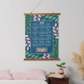 Kalender met Logo - Botanical Blue Peach Hangend Wandkleed (Slaapkamer)