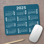 Kalender - modern blauw en wit eenvoudig muismat<br><div class="desc">Marineblauw en wit - Een minimale basiskalender van 12 maanden 2025 met een effen kleurachtergrond. Een moderne look voor je thuis kantoor of school locker. De lettertypen zijn eenvoudig te lezen en de kleuren kunnen worden gewijzigd. — Als u het aanpassingsgebied opent, gaat u naar een geavanceerd ontwerpgebied waar u...</div>