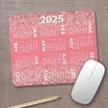 Kalender - roze glitterprint muismat<br><div class="desc">Roze en wit - Een kalender van 12 maanden 2025 met een glitter gedrukte achtergrond. Een moderne look voor je thuis kantoor of school locker. — Als u het aanpassingsgebied opent,  wordt u naar een geavanceerd ontwerpgebied geleid waar u de achtergrondkleur kunt wijzigen.</div>