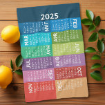 Kalender - vol jaar - funky kleurrijke maanden theedoek<br><div class="desc">Een moderne abstracte, funky 12 maanden kalender met kleurrijke wiggen en een leuk design. Deze kalender is een niet-traditioneel ontwerp met gestapelde maanden op kleurenblokken. Een zeer nuttig en noodzakelijk item om te gebruiken in de kantoor of thuis. Een kleurrijke en opvallende look voor uw huis, kantoor of wachtkamer. Dit...</div>