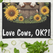 Kalf gluren over hek omringd door zonnebloemen theedoek (Gevouwen)