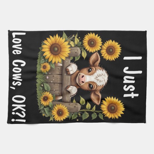 Kalf gluren over hek omringd door zonnebloemen theedoek (Horizontaal)