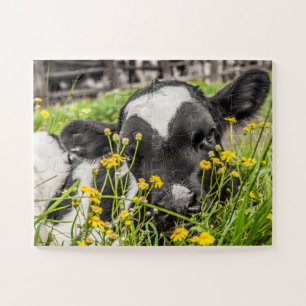 Kalf in gras en bloemen legpuzzel