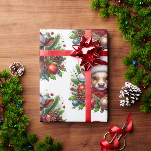 Kalf in Santa Hat Omgeven door Kerstversiering Cadeaupapier (Feestdagen Geschenken)