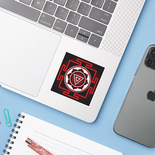 Kali Yantra Sticker (Laptop met iPhone)
