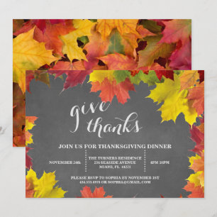 Kalkbord met herfstbladeren voor Thanksgiving-dine Kaart