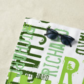 kalkgroene naam typografie strandlaken (In situ)