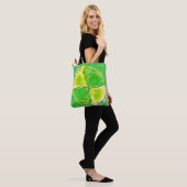 kalkgroene spiraal tote bag (Op model)