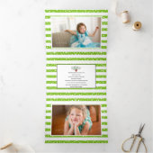 Kalkgroene vreugde en kerstfeestfoto's met bessen drieluik wenskaart (Binnen)