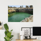 Kalksteenkliffen en smaragdgroen water poster (Thuiskantoor)