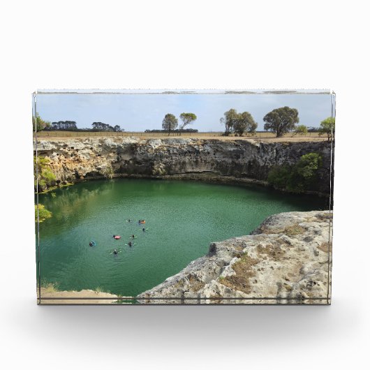 Kalkstenen kliffen en smaragdgroene wateren fotoblokken (Voorkant)