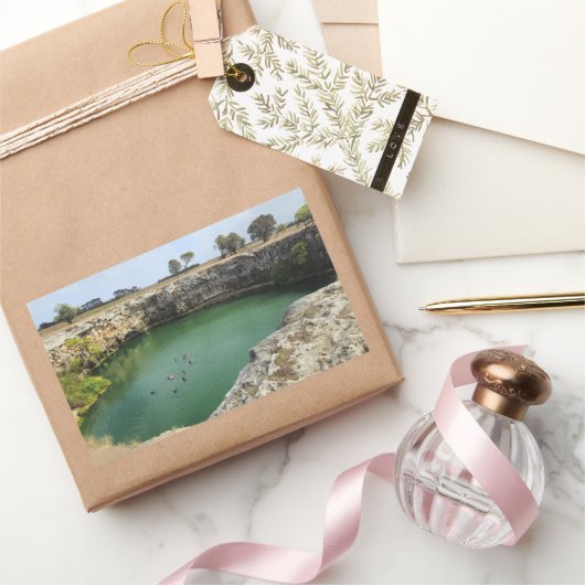 Kalkstenen kliffen en smaragdgroene wateren rechthoekige sticker (Geschenken)