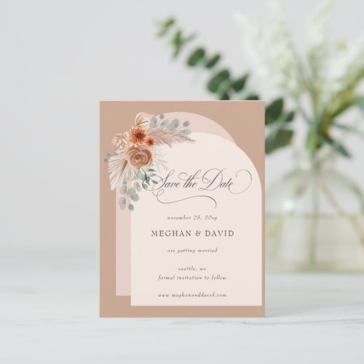 Kalligrafie Boho Terracotta Pampas Save the Date Aankondigingskaart (Staand voorkant)