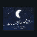 Kalligrafie Celestial Moon Stars Save The Date Briefkaart<br><div class="desc">Celestial Save The Date verloving briefkaart. Het moderne kalligrafiescript. Waterverf blauwe nachtelijke hemel met sterren en de maan.</div>