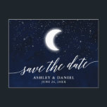 Kalligrafie Celestial Moon Stars Save The Date Briefkaart<br><div class="desc">Celestial Save The Date verloving briefkaart. Het moderne kalligrafiescript. Waterverf blauwe nachtelijke hemel met sterren en de maan.</div>