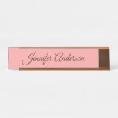 Kalligrafie Elegante Pastel Rood Gepersonaliseerde Bureau Naambordje (Voorkant)