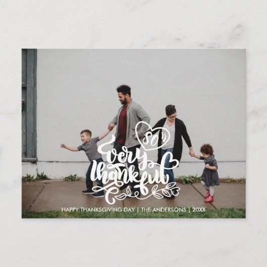 Kalligrafie Erg Dankbaar Thanksgiving Foto Aankondigingskaart (Voorkant)