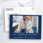 Kalligrafie Getrouwen Bewaar de datum blauw Briefkaart<br><div class="desc">Moderne trendy kalligrafie script koppel foto We're Getting Married Save the Date Verloving Aankondiging Briefkaart - Navy Blue</div>