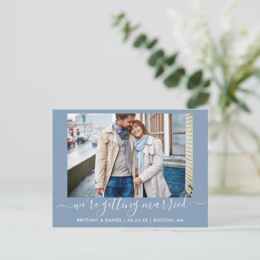 Kalligrafie Getrouwen Blauw Save The Date Briefkaart (Staand voorkant)