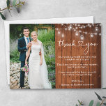 Kalligrafie Heart Wood Jar Lights Wedding Bedankkaart<br><div class="desc">Modern Stijlvol Kalligrafie Script met Hart Bruid en Bruidegom Trouwfoto Dank u Kaart - Rustiek Country Wood met Mason Jar String Lights</div>