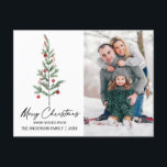 Kalligrafie Ink Waterverf Kerstboom Foto Feestdagenkaart<br><div class="desc">Modern Elegant Kalligrafie Inktscript Waterverf Pijnboom met Bourgondische rode linten en kerstversieringen Merry Christmas Photo Holiday Briefkaart</div>