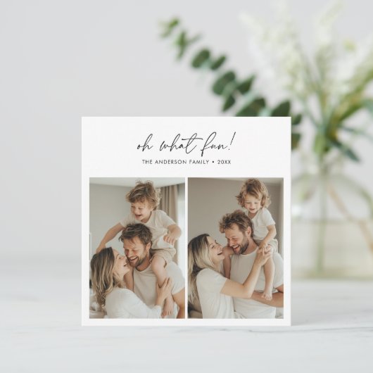 Kalligrafie Oh Wat Leuk Kerstgezin Foto Rood Feestdagenkaart (Staand voorkant)