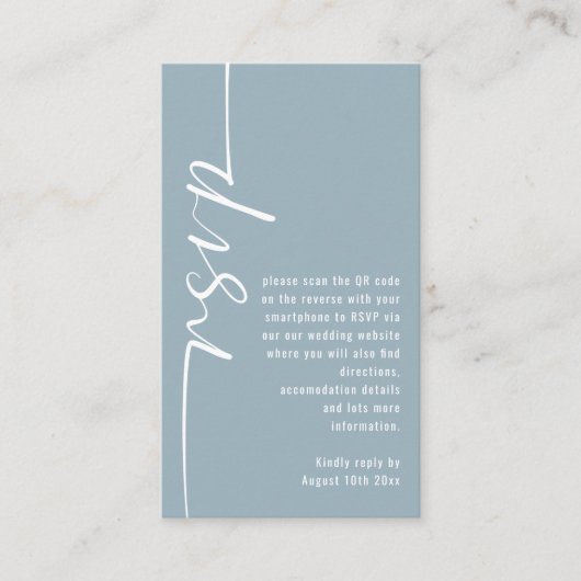 Kalligrafie QR Code Stoffig Blauw Bruiloft RSVP Informatiekaartje (Voorkant)