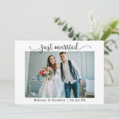 Kalligrafie Red Heart Just Getrouwd Foto Huwelijk Aankondiging (Staand voorkant)