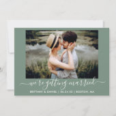 Kalligrafie Sage Green Getting Married Save The Date (Voorkant)