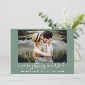 Kalligrafie Sage Green Getting Married Save The Date (Staand voorkant)