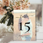 Kalligrafie Script Foto Bruiloft Dubbelzijdig Kaart<br><div class="desc">Elegante kalligrafie script foto overlay bruiloft tabel nummers dubbelzijdig. Help uw gasten eenvoudig hun weg te vinden met deze eenvoudige elegante dubbelzijdige tafelnummerkaarten. Eenvoudig uw favoriete foto,  nummers,  namen en datum toevoegen! Beschikt over een  hand belettering kalligrafie "tabel" script. Ideaal voor minimalistische elegante en moderne bruiloften.</div>