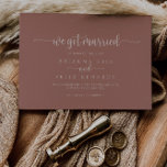 Kalligrafie Terracotta Elopement Aankondiging<br><div class="desc">Deze kalligrafie-terracotta-ontwikkelingsaankondiging heeft een prachtig bijtend design. Het eenvoudige en elegante ontwerp kenmerkt klassieke en fancy manuscripttypografie. Pas de kaart aan met uw huwelijksgegevens en gebruik de sjabloon op de achterzijde om een adreswijziging aan te kondigen,  voor ontvangstgegevens of andere gegevens die u wilt delen.</div>