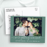 Kalligrafie Trouwen Bewaar de datum Groen Briefkaart<br><div class="desc">Moderne trendy kalligrafie script koppel foto We're Getting Married Save the Date Verloving Aankondiging Briefkaart - Eucalyptus Green</div>