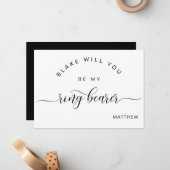 Kalligrafie Zwart-wit Be My Ring Bearer Kaart Notitiekaartje (Voorkant / Achterkant in situ)