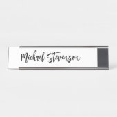 Kalligrafie Zwart Wit Gepersonaliseerde Plain Mode Bureau Naambordje (Voorkant)