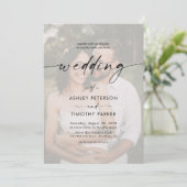 Kalligrafie Zwart & Wit Overlay Foto Huwelijk Kaart (Staand voorkant)